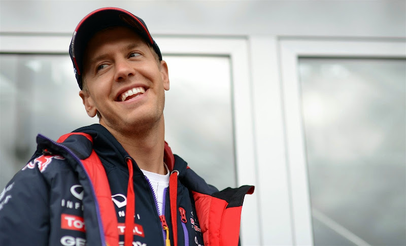 улыбающийся Себастьян Феттель на Гран-при Бельгии 2014