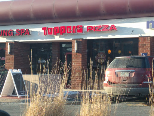 Pizza Restaurant «Toppers Pizza», reviews and photos, 1539 Larpenteur Ave W, Falcon Heights, MN 55113, USA