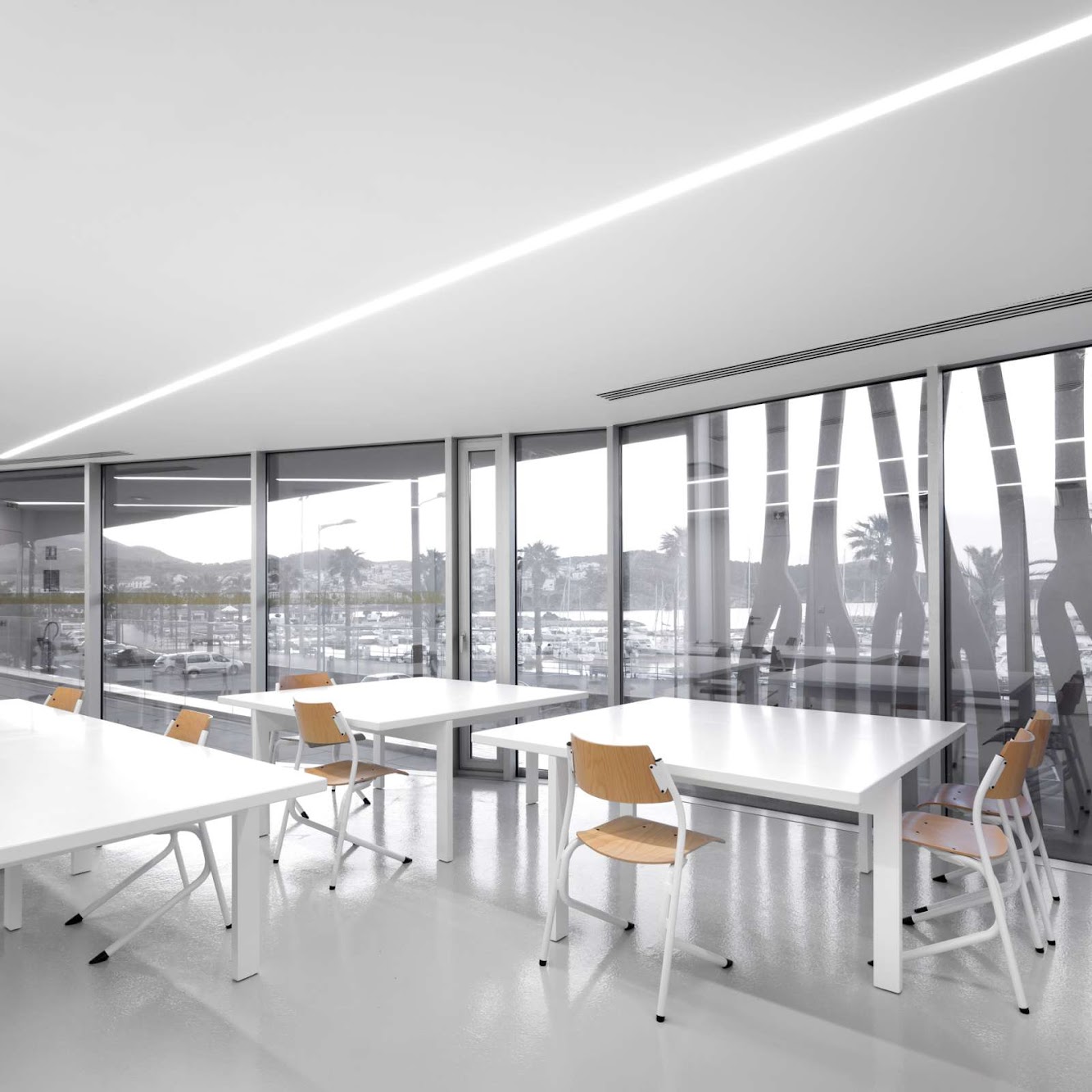 International Accommodation Center for the oceanological observatory by