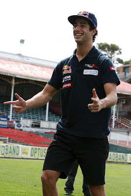 Даниэль Риккардо на поле перед Гран-при Австралии 2012