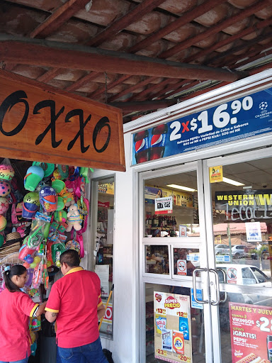 Oxxo, 40890, Av. Benito Juárez 25, Centro, Zihuatanejo, Gro., México, Supermercado | GRO