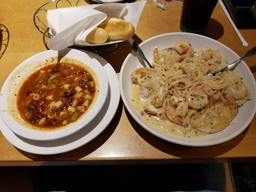 Italian Restaurant «Olive Garden», reviews and photos, 3102 Lee Hwy, Bristol, VA 24202, USA