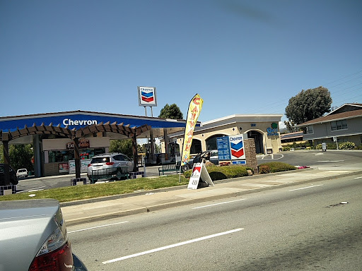 Car Wash «Oasis Express Car Wash & Leavesley Chevron Gas», reviews and photos, 401 Leavesley Rd, Gilroy, CA 95020, USA