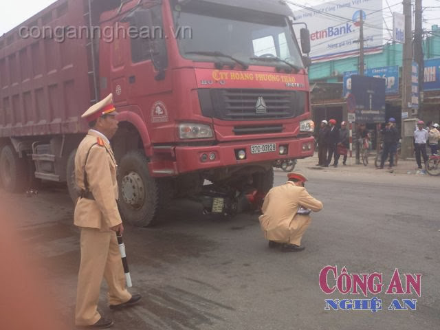 CSGT Công an huyện Quỳnh Lưu điều tra hiện trường