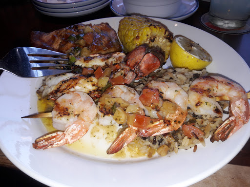 Seafood Restaurant «Red Lobster», reviews and photos, 2800 S Green Bay Rd, Mt Pleasant, WI 53406, USA