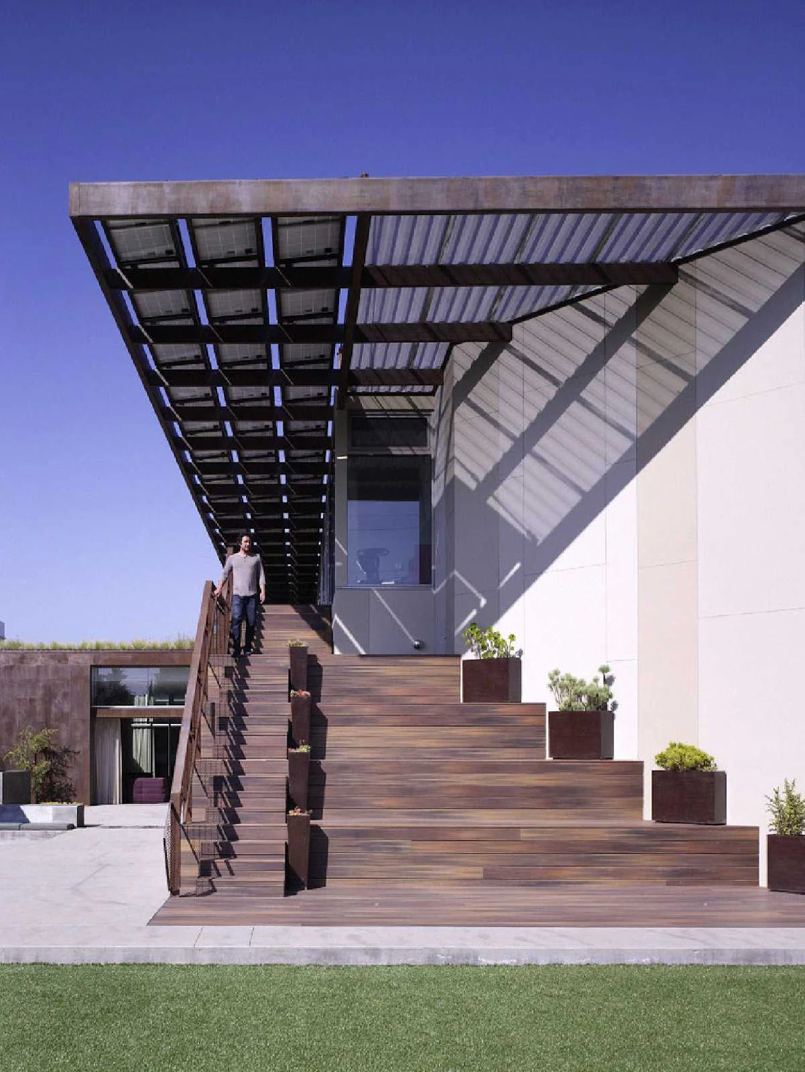02 Yin-Yang House by Brooks + Scarpa Architects