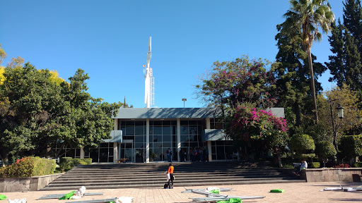 Universidad Autónoma De Querétaro, Cerro de Las Campanas, s/n, Las Campanas, 76010 Santiago de Querétaro, Qro., México, Facultad de Psicología | QRO