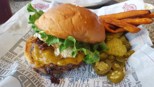 Hamburger Restaurant «Fuddruckers», reviews and photos, 5501 Slide Rd, Lubbock, TX 79414, USA