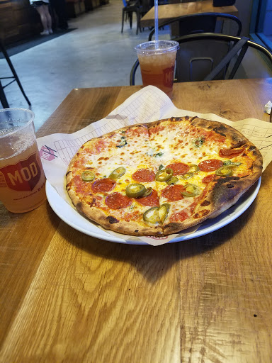 Pizza Restaurant «MOD Pizza», reviews and photos, 11642 Plaza America Dr, Reston, VA 20190, USA