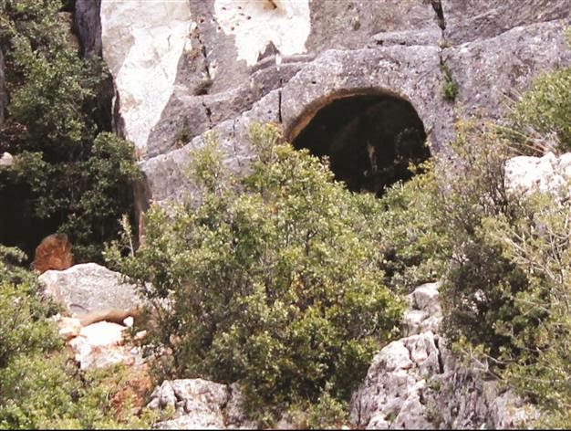Treasure hunters destroy tomb in southern Turkey Treasure hunters destroy tomb in southern Turkey