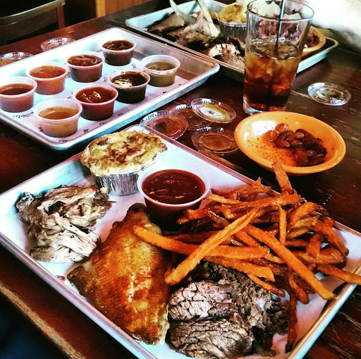 Barbecue Restaurant «Black Dog Smoke & Ale House», reviews and photos, 320 N Chestnut St, Champaign, IL 61820, USA
