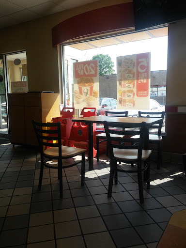 Fast Food Restaurant «KFC», reviews and photos, 115 Bridge St, Naugatuck, CT 06770, USA