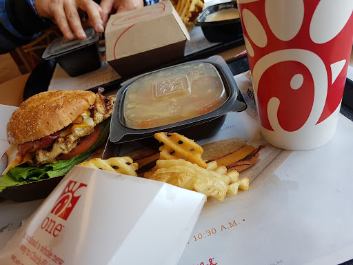 Fast Food Restaurant «Chick-fil-A», reviews and photos, 501 Memorial Dr, Chicopee, MA 01020, USA