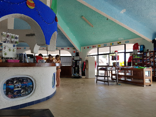 Akumal Dive Center, Carretera Cancún - Tulum km.104, Zona Maritima, Akumal, Q.R., México, Tienda de submarinismo | QROO