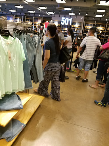 Clothing Store «Levi’s® Outlet Store at Allen Premium Outlets», reviews and photos, 820 W Stacy Rd, Allen, TX 75013, USA