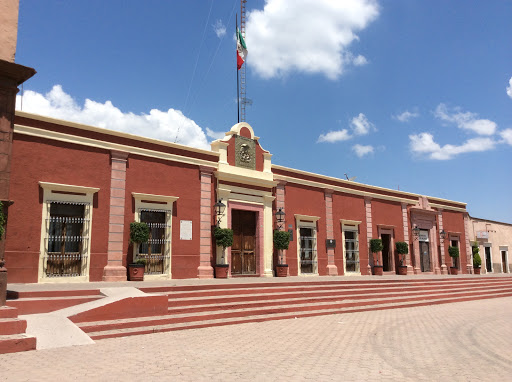 Presidencia Municipal Cadereyta, Juárez 22(10), Centro, Zona Centro, 76500 Cadereyta de Montes, Qro., México, Oficina de gobierno local | QRO