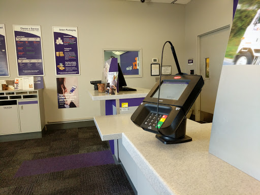 Shipping and Mailing Service «FedEx Ship Center», reviews and photos, 5601 Mark IV Pkwy, Fort Worth, TX 76131, USA