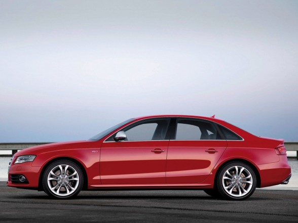 2009 Audi S4 - Side Picture