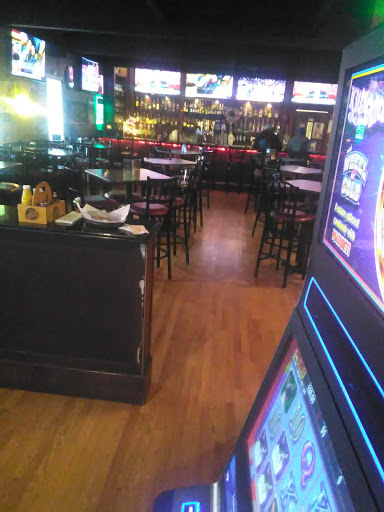 Restaurant «Hangout Bar and Grill», reviews and photos, 550 S McLean Blvd, Elgin, IL 60123, USA