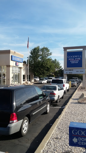 Thrift Store «Salt Lake City - Millcreek Goodwill», reviews and photos