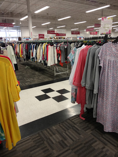 Clothing Store «Burlington Coat Factory», reviews and photos, 4247 Union Deposit Rd, Harrisburg, PA 17111, USA