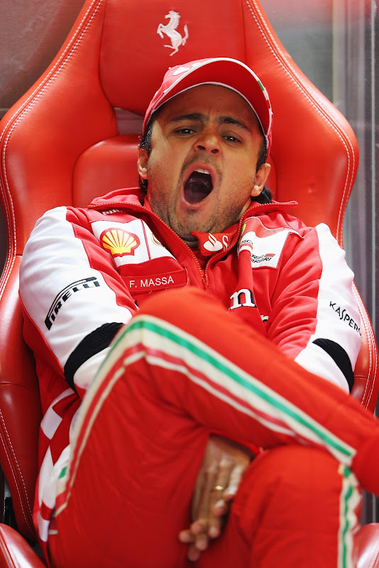 зевающий Фелипе Масса на Гран-при Великобритании 2013