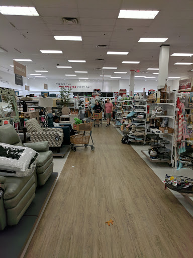 Department Store «T.J. Maxx & HomeGoods», reviews and photos, 198 Alewife Brook Pkwy, Cambridge, MA 02138, USA