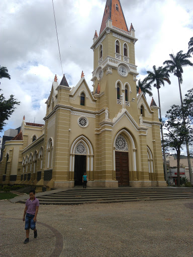 Catedral de São João Batista, Praça Cesário Alvim, 271 - Centro, Caratinga - MG, 35300-036, Brasil, Igreja_Catlica, estado Minas Gerais