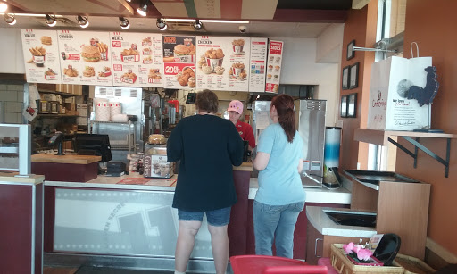 Fast Food Restaurant «KFC», reviews and photos, 116 W McCauley Dr, Uhrichsville, OH 44683, USA