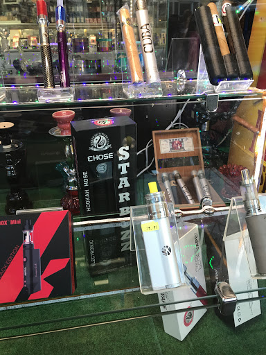 Vaporizer Store «Arlington Vape Tobacco & Hookah», reviews and photos, 1201 S Hayes St, Arlington, VA 22202, USA