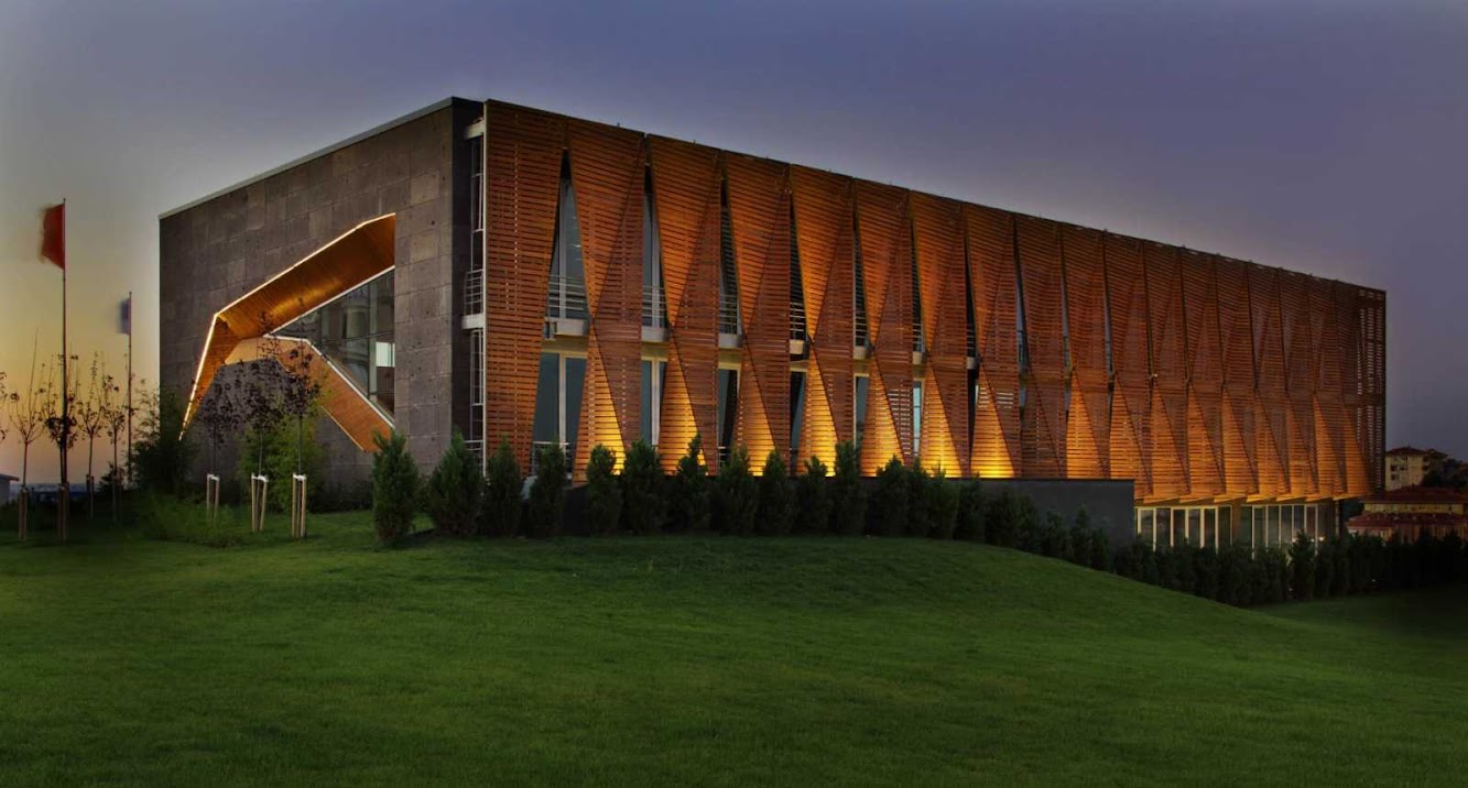 Ümraniye/Provincia di Istanbul, Turchia: Sur Yapi Sales Office by Tago Architects
