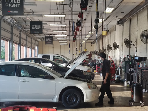 Tire Shop «Firestone Complete Auto Care», reviews and photos, 590 E Roosevelt Rd, Lombard, IL 60148, USA