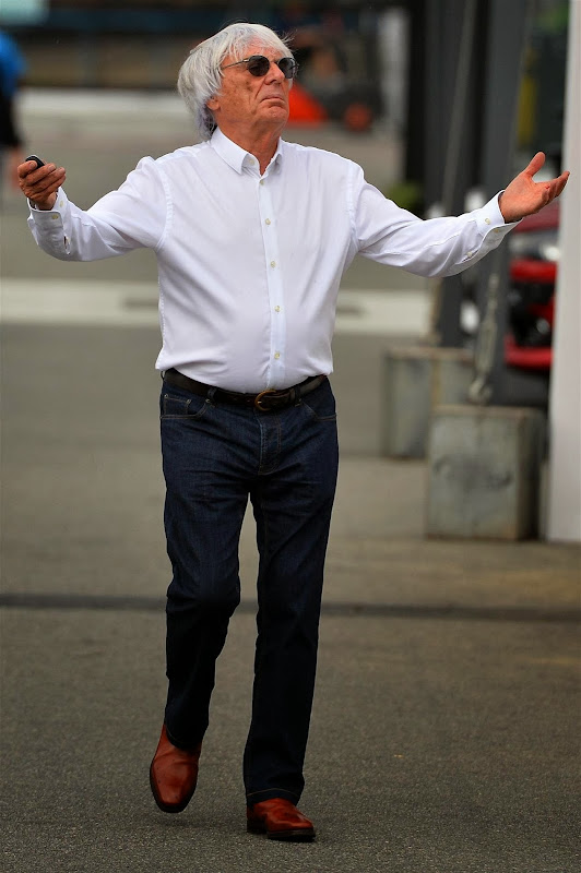 дирижирующий Берни Экклстоун на Гран-при Бразилии 2013