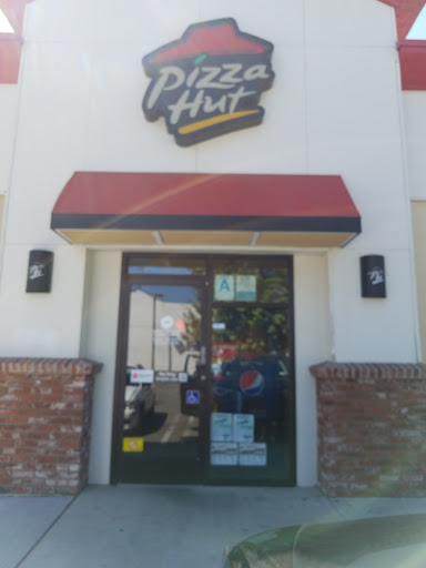Pizza Restaurant «Pizza Hut», reviews and photos, 5212 Whitsett Ave, North Hollywood, CA 91607, USA