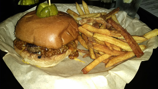 Hamburger Restaurant «Broderick Roadhouse», reviews and photos, 319 6th St, West Sacramento, CA 95605, USA