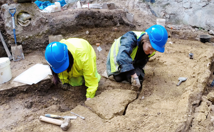 Roman fresco unearthed in London Roman fresco unearthed in London
