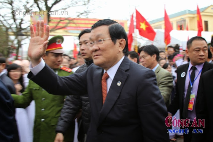 Chủ tịch nước Trương Tấn Sang chia tay Trường THPT chuyên Phan Bội Châu