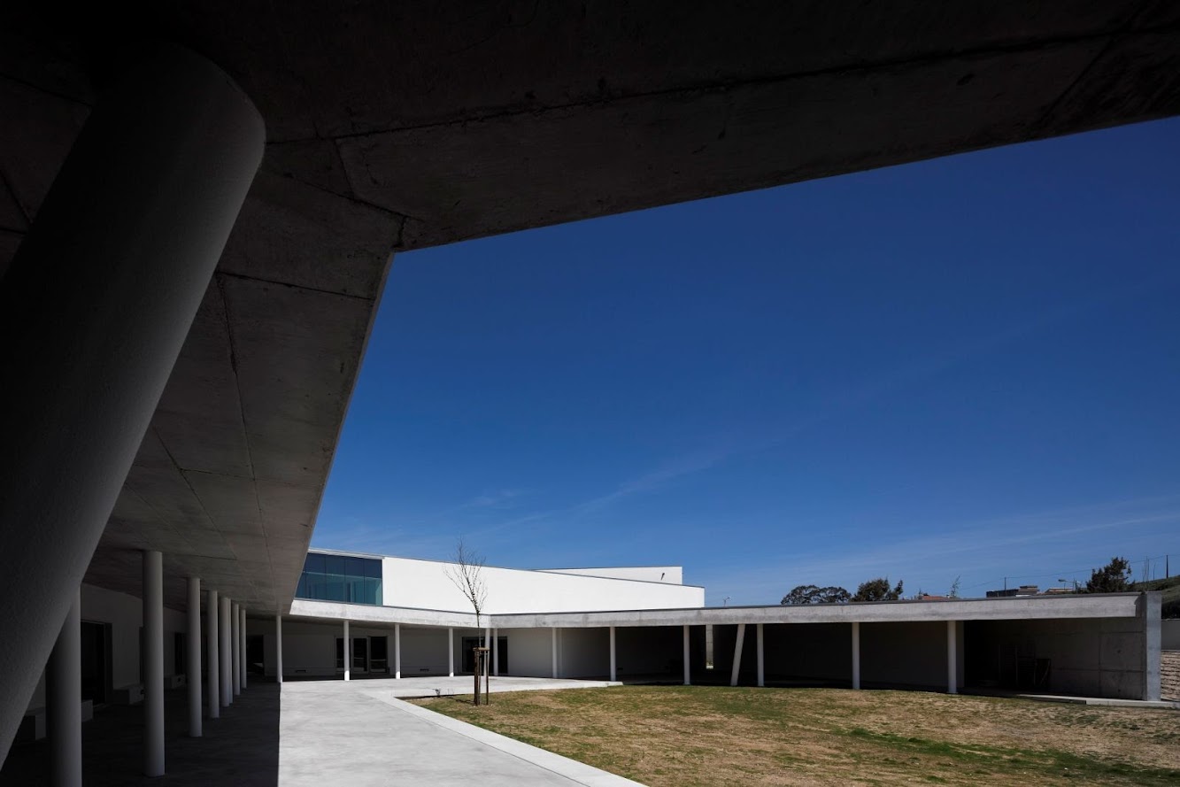 Caneças High School by Arx