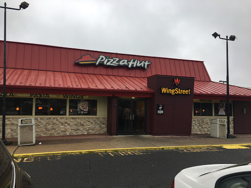 Pizza Restaurant «Pizza Hut», reviews and photos, 1820 US-46, Woodland Park, NJ 07424, USA