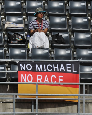 No Michael, no race - послание болельщиков Михаэля Шумахера на Гран-при Японии 2012