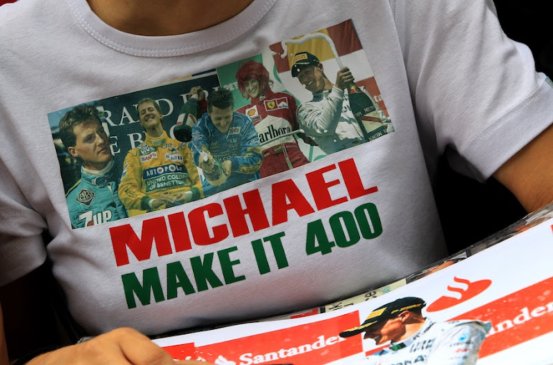 Michael make it 400 - футболка болельщиков Михаэля Шумахера на Гран-при Бельгии 2012
