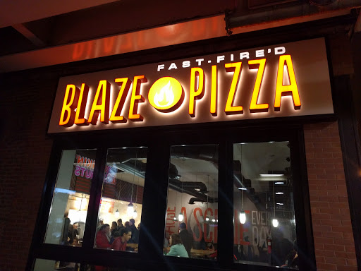 Pizza Restaurant «Blaze Pizza», reviews and photos, 953 W Belmont Ave, Chicago, IL 60657, USA