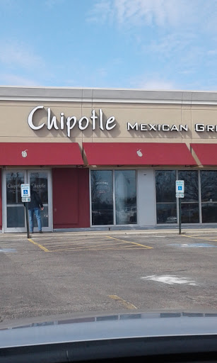 Mexican Restaurant «Chipotle Mexican Grill», reviews and photos, 3821 E Main St, St Charles, IL 60174, USA