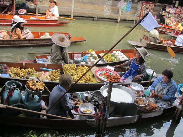 Floating Market in Damnoen Saduak