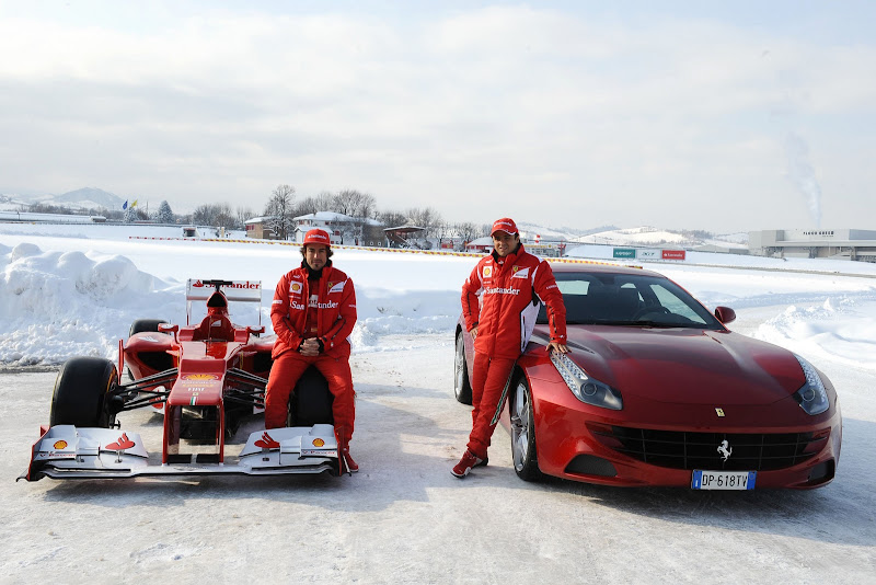 Фелипе Масса и Фернандо Алонсо - Ferrari F2012 и Ferrari FF на фоне заснеженного трека  Италии 3 февраля 2012
