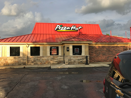 Pizza Restaurant «Pizza Hut», reviews and photos, 702 E Main St, Gas City, IN 46933, USA