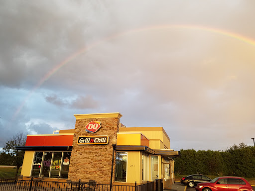 Fast Food Restaurant «DQ Grill & Chill Restaurant», reviews and photos, 2101 Cedar Plaza Dr, Muscatine, IA 52761, USA