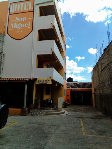 HOTEL SAN MIGUEL, 69700, Zaragoza 302-304, Santiago Juxtlahuaca, Oax., México, Alojamiento en interiores | OAX