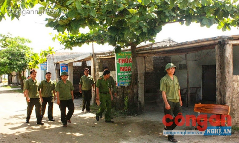 Ban Công an xã Diễn Hải tăng cường tuần tra, phòng chống TNXH ở các nhà hàng khu vực ven biển Hòn Câu