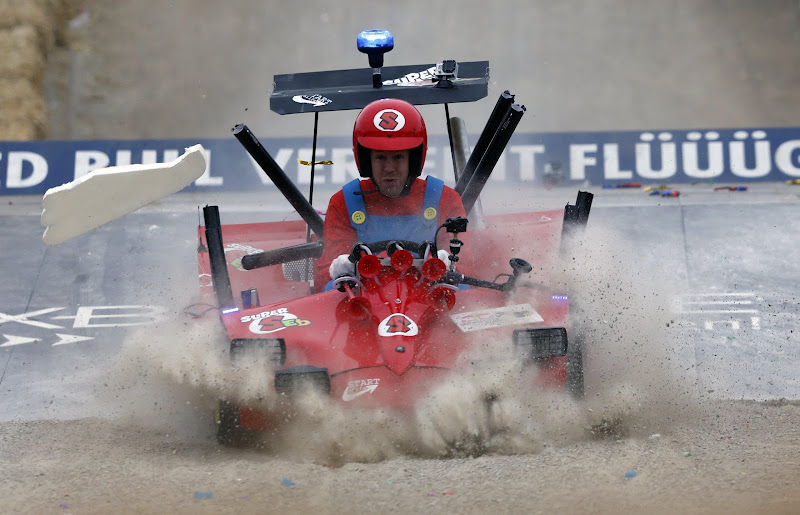 Себастьян Феттель за рулем Soapbox Super Seb в Хертене 14 июля 2013